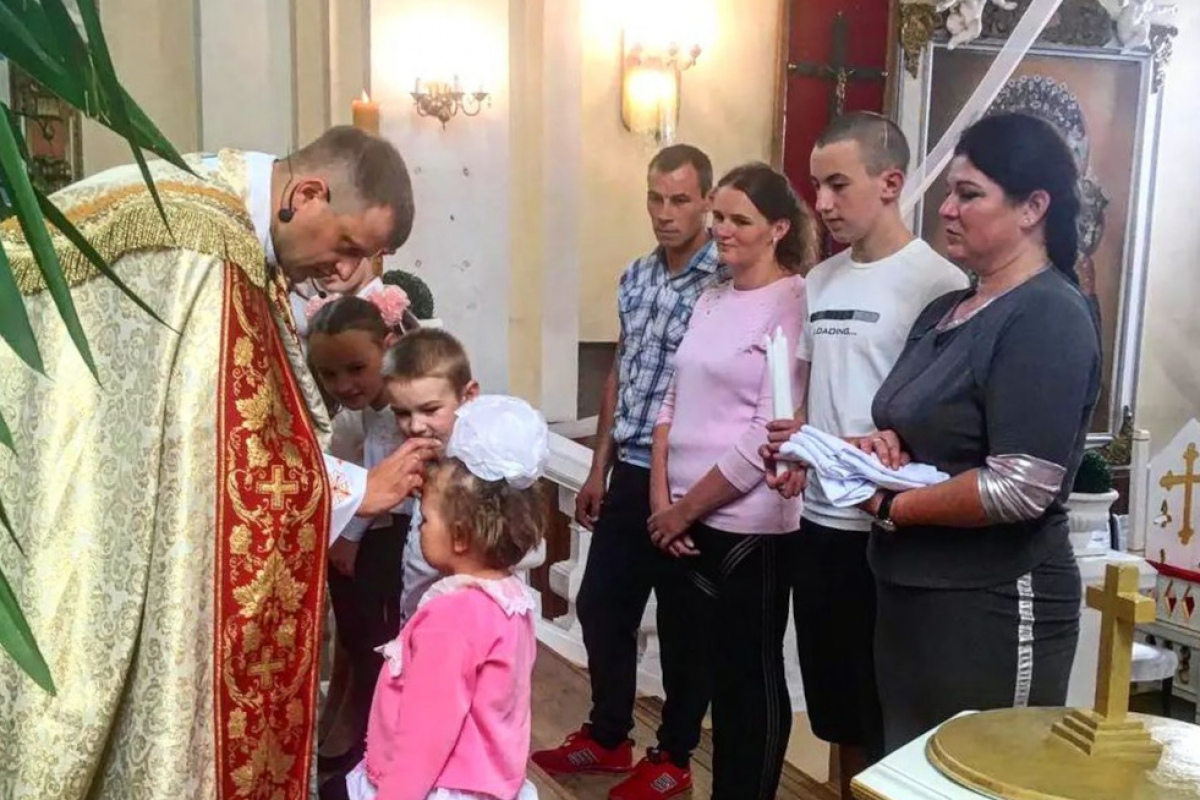 Ну и ну! В один день в одной семье – пять крещений и венчание