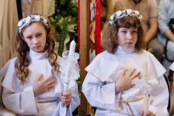 В Беларуси проходят праздники Первого Причастия – как это было в сельских храмах