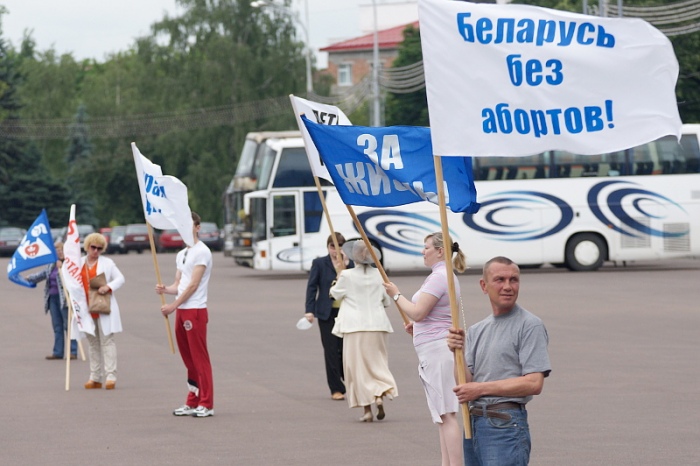 На центральной площади Гомеля провели масштабную акцию против абортов - ФОТО