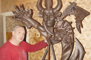 Андеграундный скульптор из Гомеля просит спасти его работы из пластилина