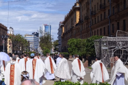 Как прошло в центре Минска массовое шествие католиков – особенности