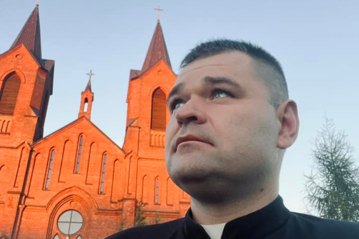 Найден самый популярный в соцсетях беларусский священник. Что он постит?