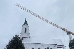 У костёла в центре Минска продолжается стройка. Отдали ли приходу найденные останки?