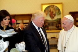 Папа принял на аудиенции Дональда Трампа с семьей