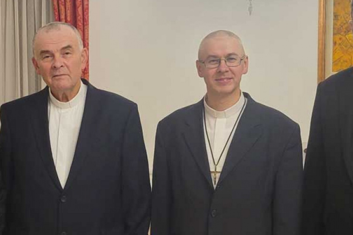 Скучают по Беларуси: что происходит с освобожденными священниками и почему они молчат