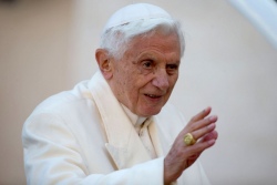 На Пасху папа на пенсии Бенедикт XVI отметил 90-летие