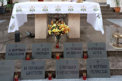 О жертвах репрессий молились в Донецке и городах РФ. А в Минске?