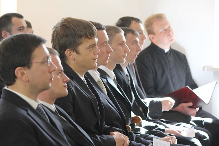 14 воспитанников духовной семинарии в Пинске - кризис или новые возможности?