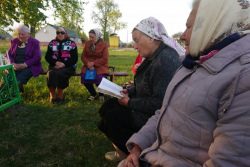 На улице у каплички – как проходят Майские богослужения на западе Беларуси