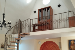 Наименьший в самом маленьком костёле: в Беларуси появился новый орган