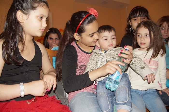 Для гостей из Украины и Ирака устроили праздник в гомельском центре беженцев