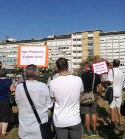 Безразличие или апатия? Что показала реакция в Беларуси на ситуацию с Папой Франциском