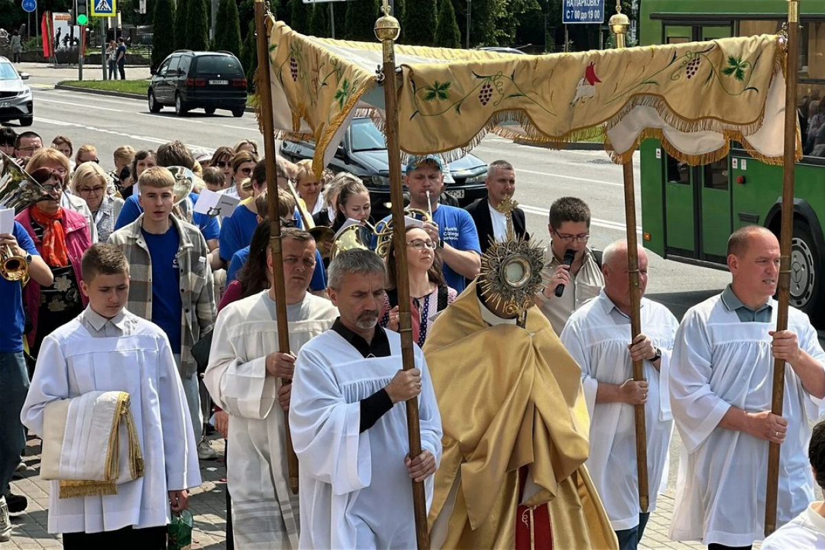 Первые в этом году массовые шествия католиков прошли в городах Беларуси