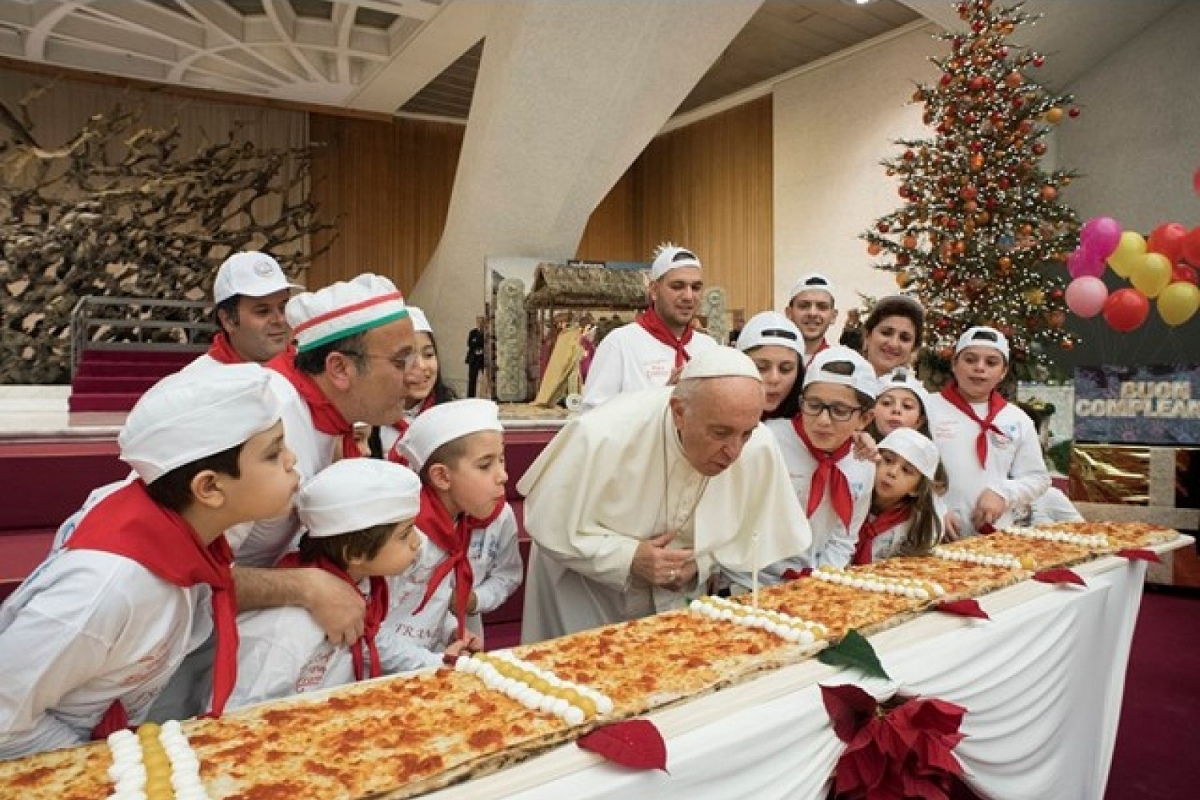 День рождения Папы: дети подарили пиццу и показали представление
