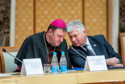 Как отреагировали верующие на поздравление Митрополита с красной звездой – поддержали единицы