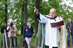 Под Гомелем провели раскопки, благоустройство и освящение усыпальницы шляхетского рода Фашчей - ФОТО