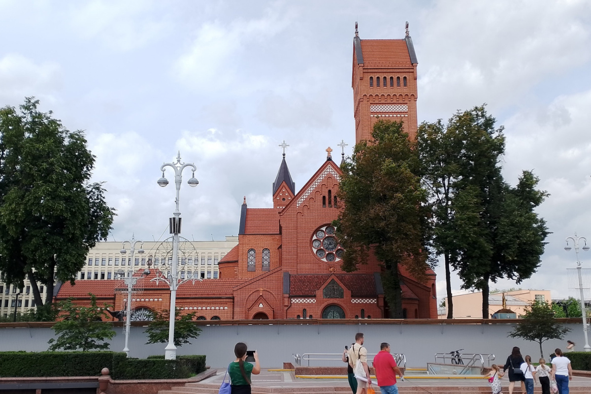 Как проходит ремонт Красного костёла в Минске, мониторят верующие