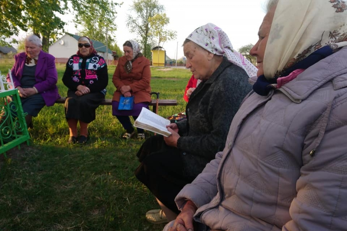 Видео: как на Гродненщине бабушки поют «Майские богослужения»