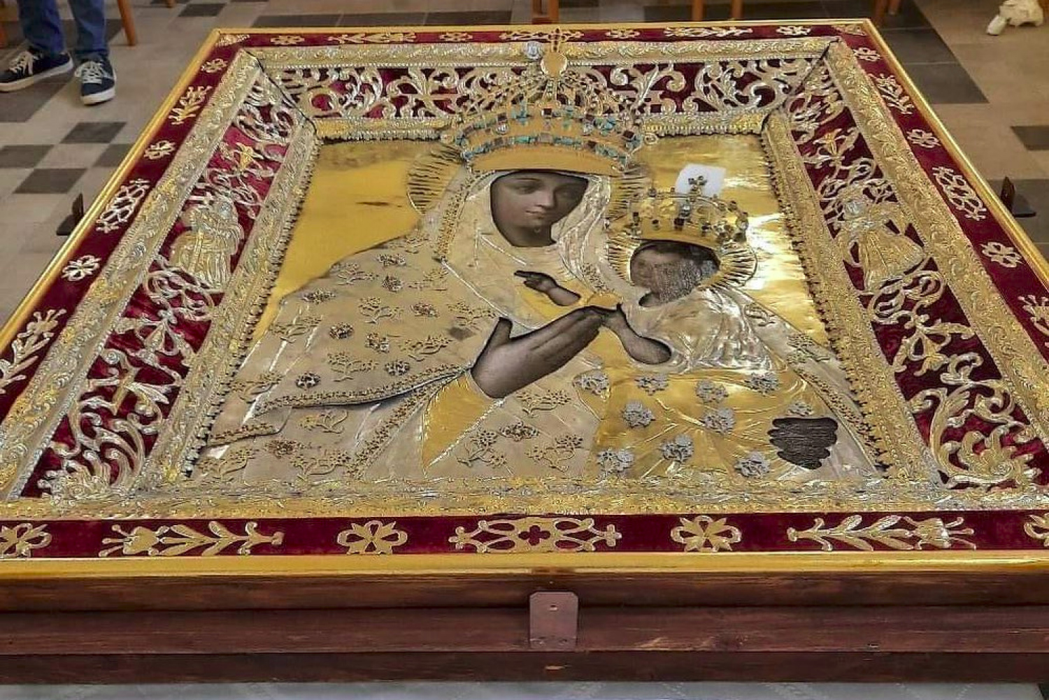В Будславе показали, как реставрировали икону Матери Божьей