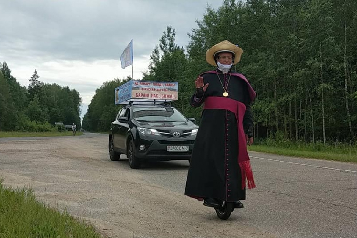 Ксендз Завальнюк отменил паломничество на моноколесе вокруг Беларуси