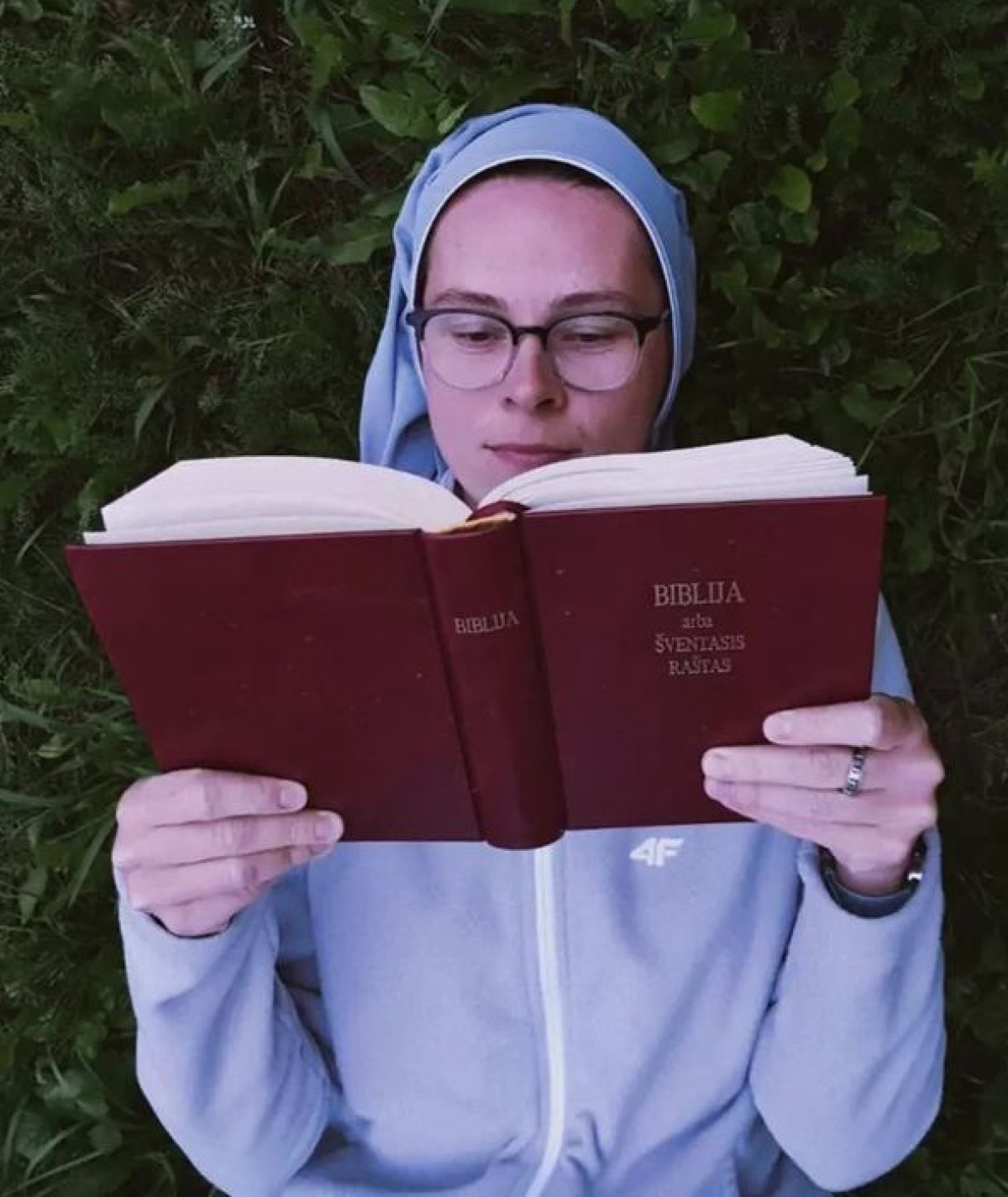 Как начать читать Библию? Советы от монахини