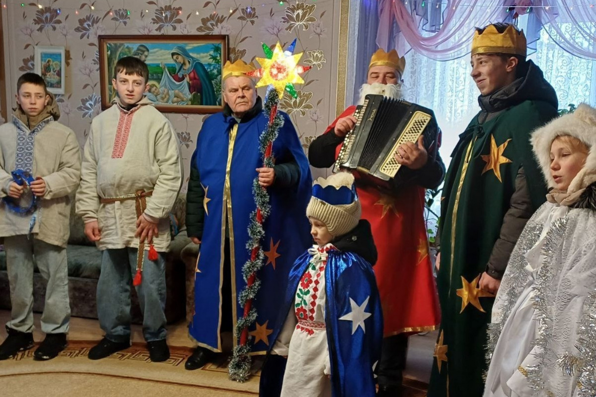 Как надо колядовать, показали в Гродненской области: там провели обряд «Три короля»