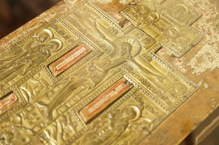Библии 16 века и «Апостола» в бисере выставили в Гомеле - ФОТО