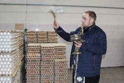 В Беларуси впервые начали продавать заранее освященные Пасхальные яйца