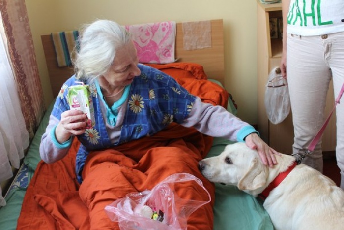 Гомельские защитники бездомных животных провели пет-терапию в Терюхском доме-интернате