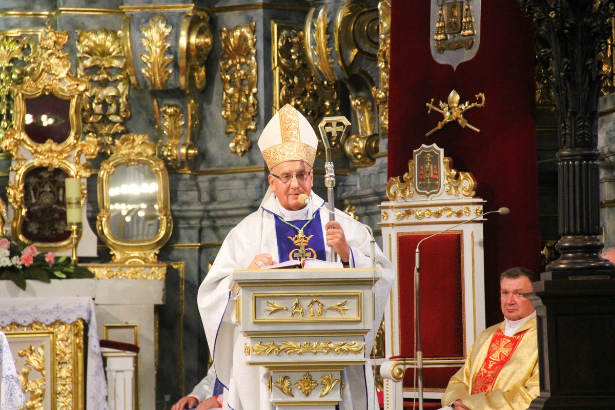 Архиепископ Кондрусевич - о самой совершенной конституции и о том, как построить новую Беларусь