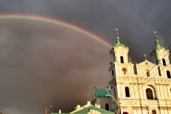 «Бог рядом, Он улыбается!» Фотофакт из Гродно