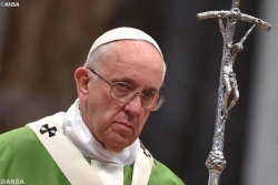 Папа молится о жертвах терактов ИГ в столице Турции