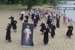 Видео с христианским флешмобом бьет рекорды в Facebook