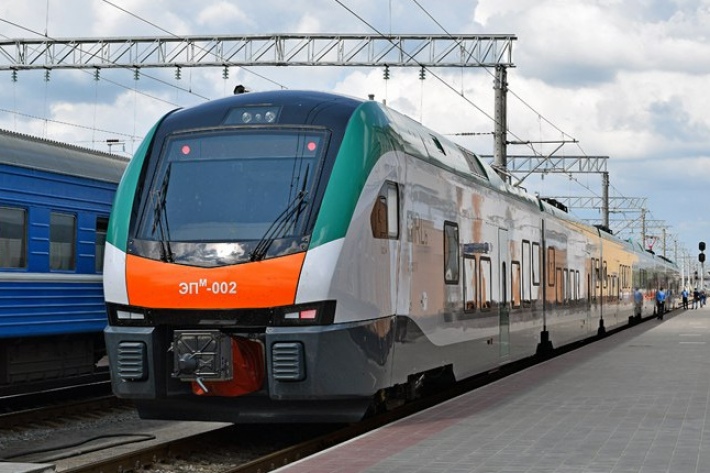 В Гомеле запустили первую электричку Stadler до Минска