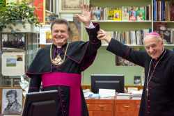 Ксёндз Завальнюк попросил умершего епископа Великосельца о покровительстве в необычном деле