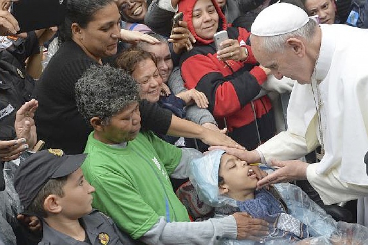 «Time» назвал Папу Франциска человеком года