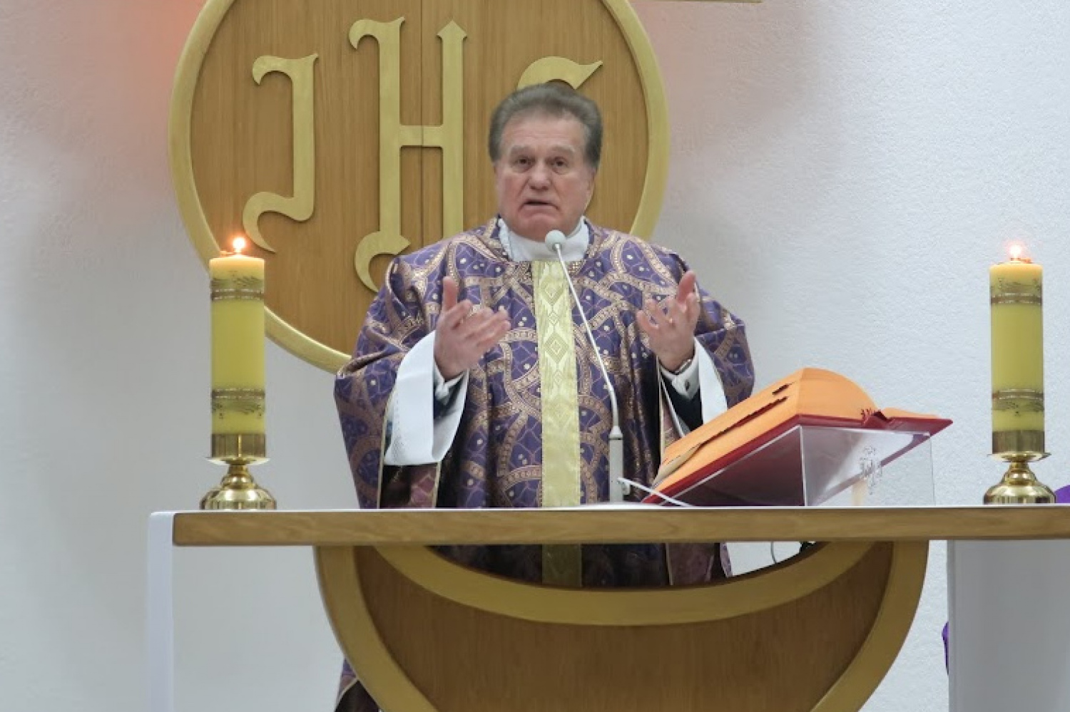 Видео: за возвращение Красного костела католики в Минске молились целую ночь