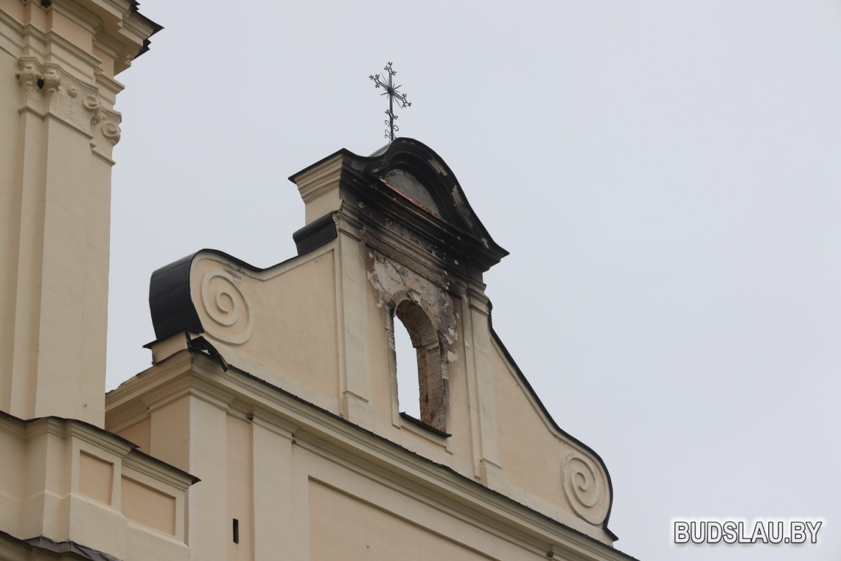 В Будславе возобновляют служение Мессы в костеле. Первая - на Новый год