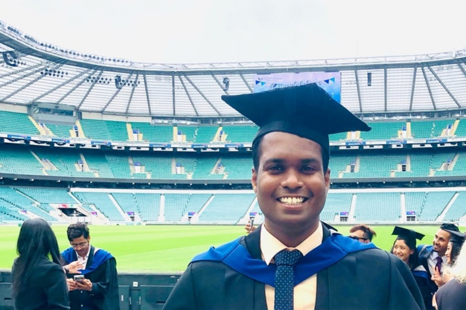 Студент из Шри-Ланки, который выучил беларусские молитвы, стал магистром в Лондоне