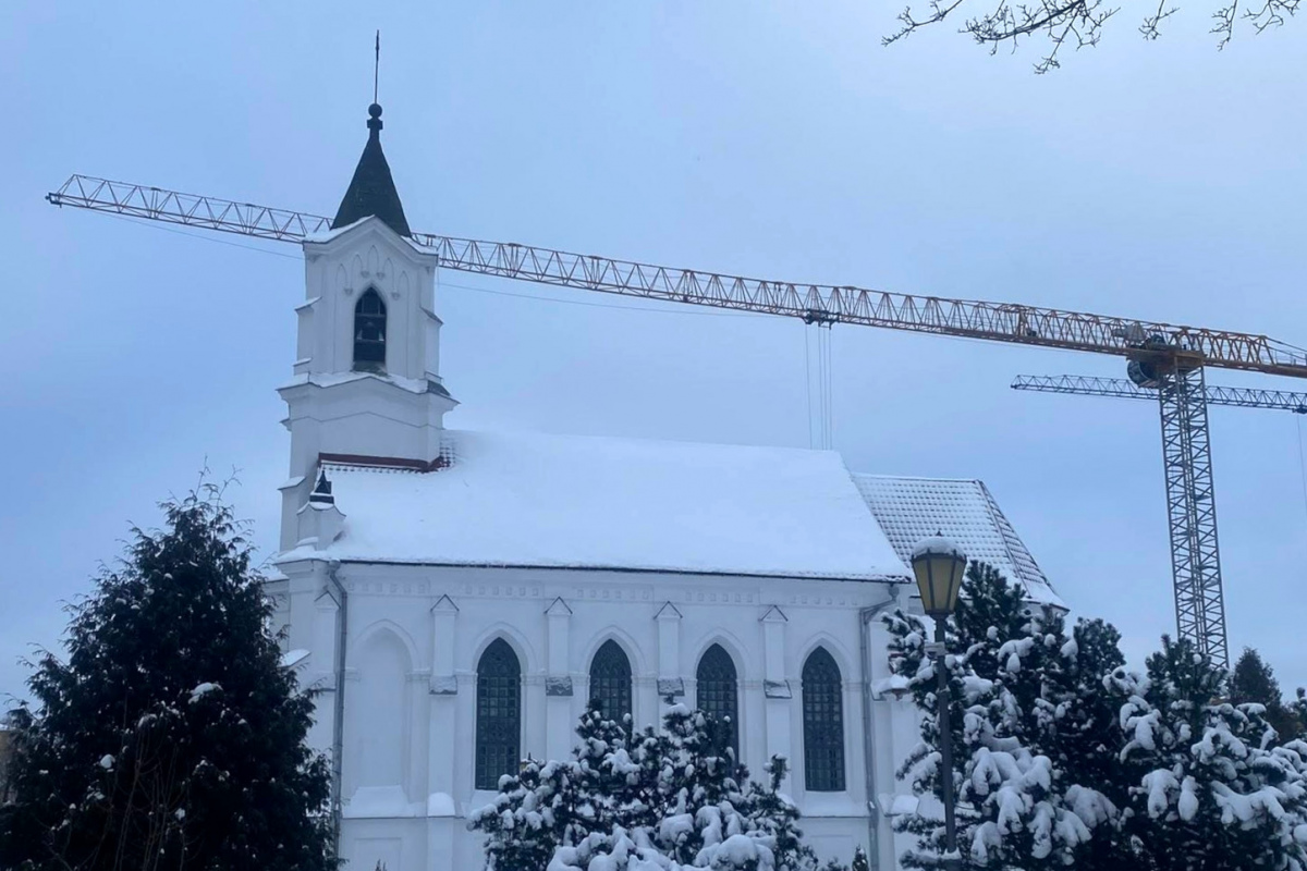 В Минске объявили о планах создать сквер на бывшем католическом кладбище. Но… там уже давно идет стройка