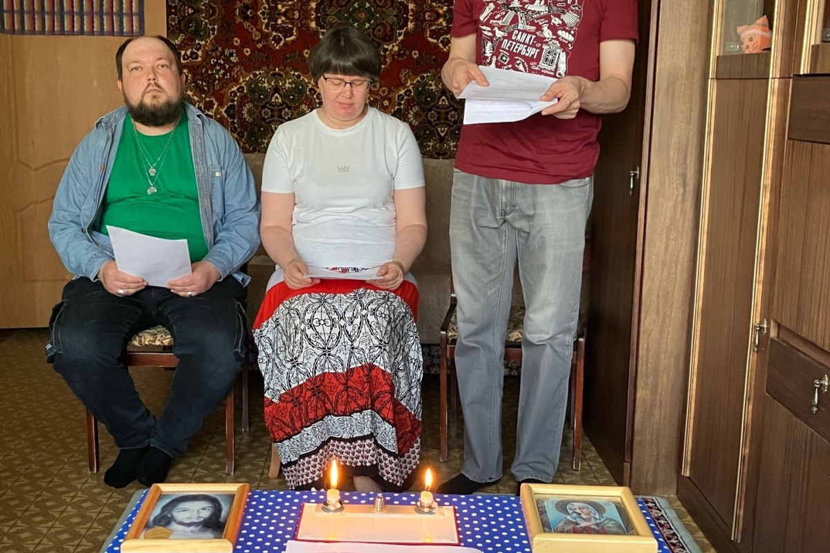 Как прошла в квартире первая в городе Месса, показал священник