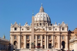 В Риме конфисковали «папские благословения» на 70 тыс. евро