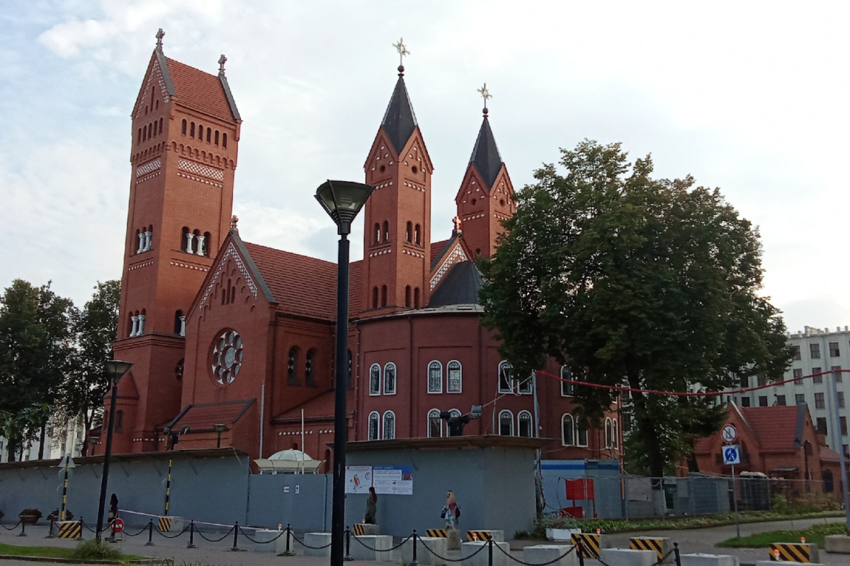 Как продвигается реконструкция Красного костела в Минске – фотофакт