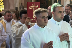 Странную нестыковку заметили в беларусском и польском переводе Евангелия. Какой из них корректнее?