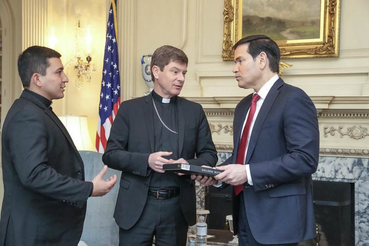 Госсекретарь США заверил киевского епископа, что каждый день молится за Украину